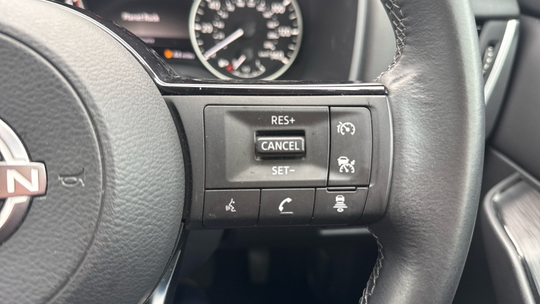 Nissan Qashqai 1.3 DiG-T MH Acenta Premium 5dr Petrol Hatchback